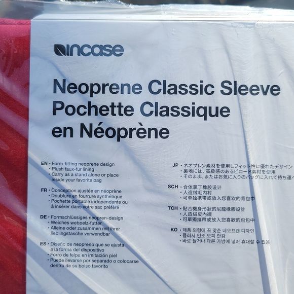 NIB- Incase Laptop Classic sleeve-Red - Picture 4 of 5